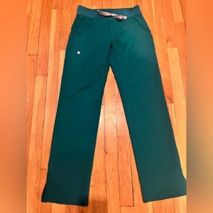 FIGS Kade Cargo Scrubs.  Ladies XS.